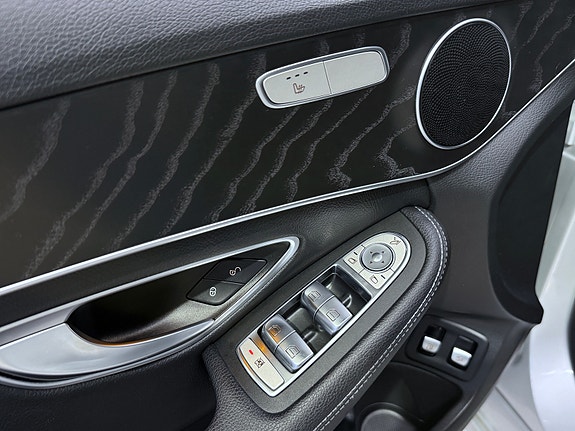 Mercedes-Benz C300 e 15 of 28