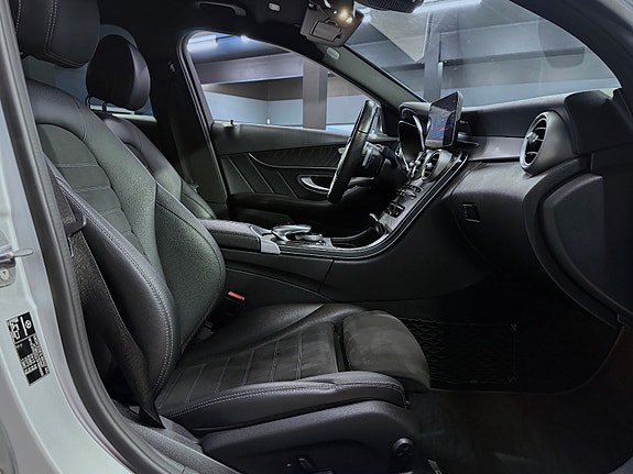Mercedes-Benz C300 e 28 of 28