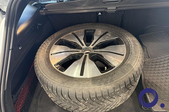 Mercedes-Benz EQC400 2 of 25