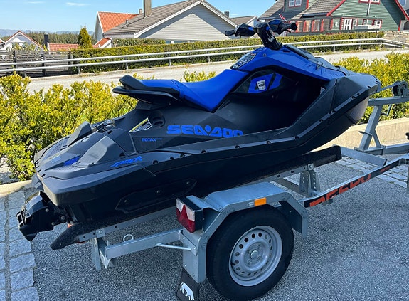 Seadoo spark trixx 2up med henger 2 of 4