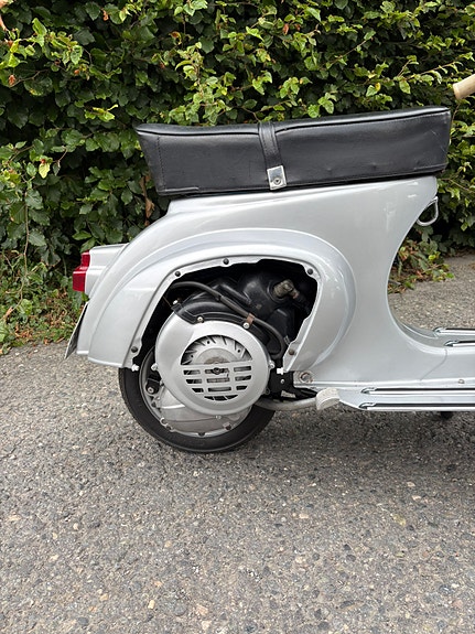 Vespa 50S 9 of 16