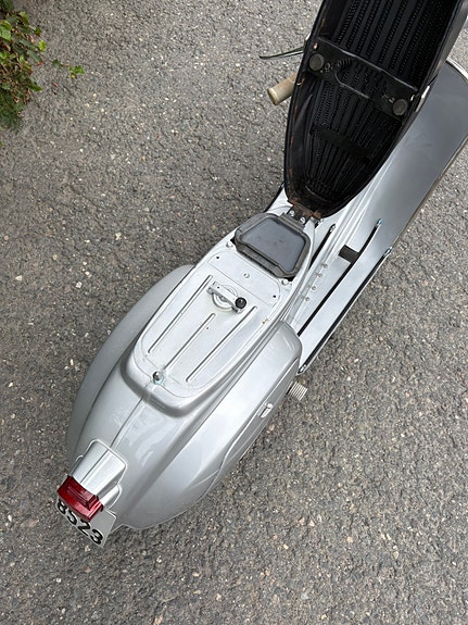 Vespa 50S 8 of 16