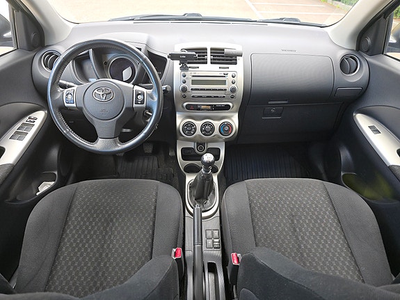 Toyota Urban Cruiser 9 of 24