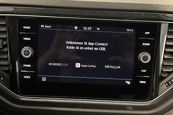 Volkswagen T-Roc 24 of 28