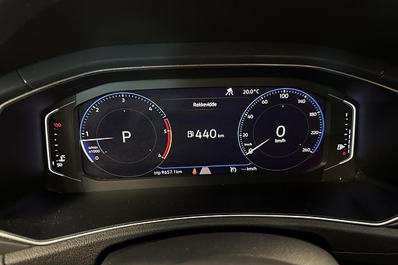 Volkswagen T-Roc 12 of 28