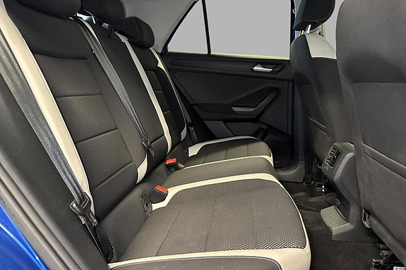 Volkswagen T-Roc 17 of 28
