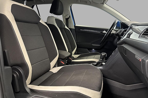 Volkswagen T-Roc 15 of 28