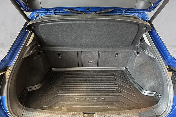 Volkswagen T-Roc 18 of 28