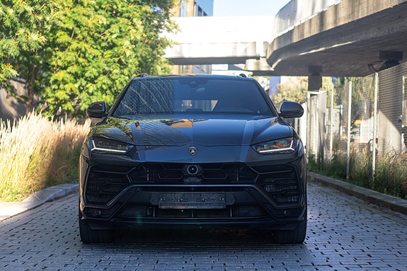 Lamborghini Urus 3 of 30
