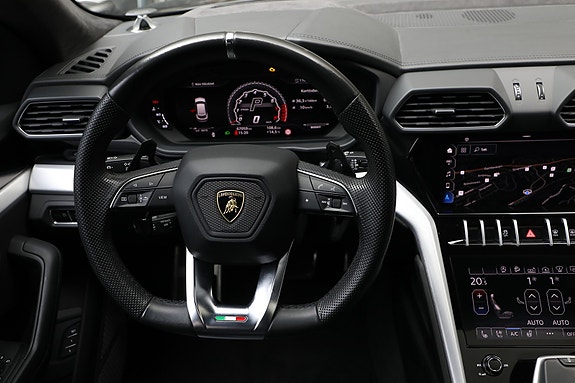 Lamborghini Urus 14 of 30