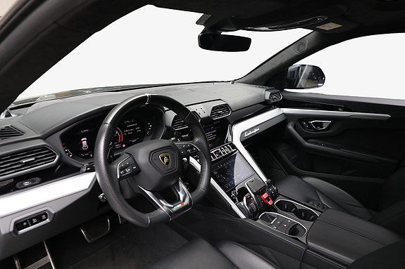Lamborghini Urus 11 of 30