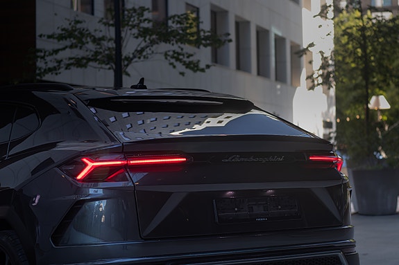 Lamborghini Urus 7 of 30