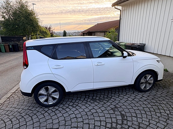 Kia e-Soul 3 of 14
