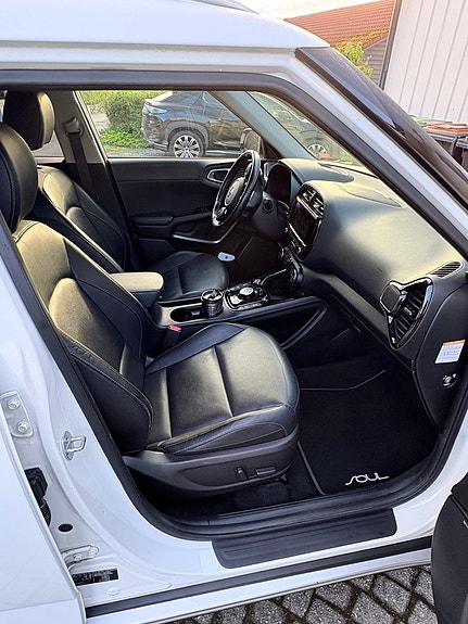 Kia e-Soul 8 of 14