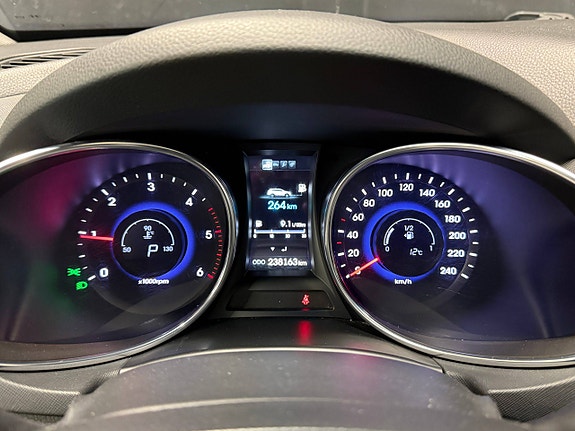 Hyundai Grand Santa Fe 10 of 23