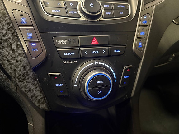 Hyundai Grand Santa Fe 16 of 23