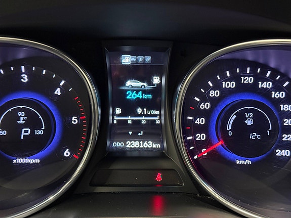 Hyundai Grand Santa Fe 11 of 23