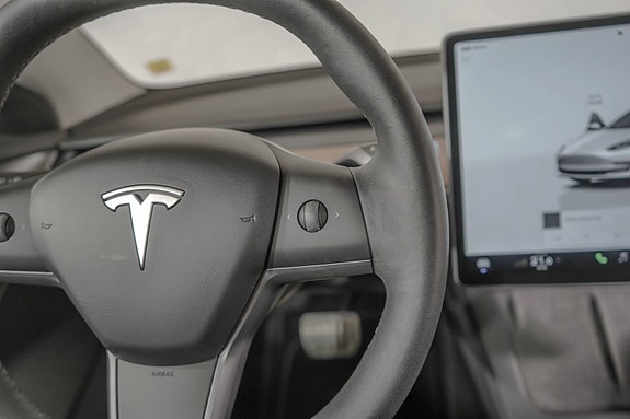 Tesla Model 3 17 of 25