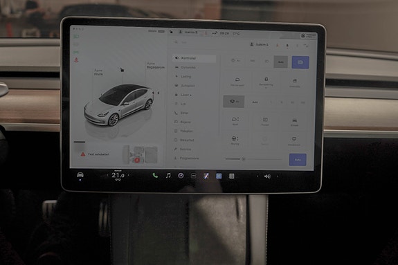 Tesla Model 3 20 of 25
