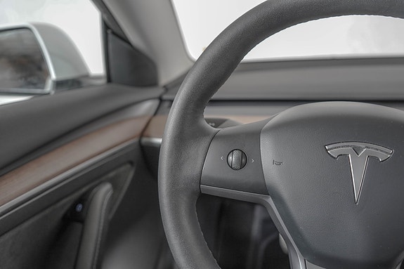 Tesla Model 3 18 of 25