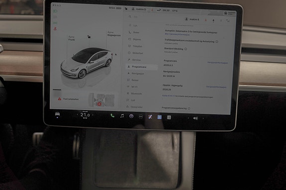 Tesla Model 3 21 of 25