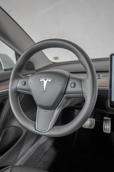 Tesla Model 3 16 of 25