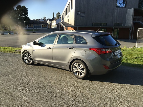 Hyundai i30 2 of 23