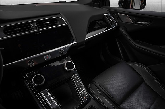 Jaguar I-PACE 13 of 30