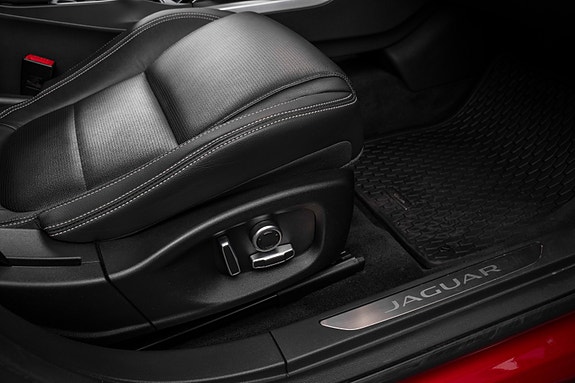 Jaguar I-PACE 29 of 30