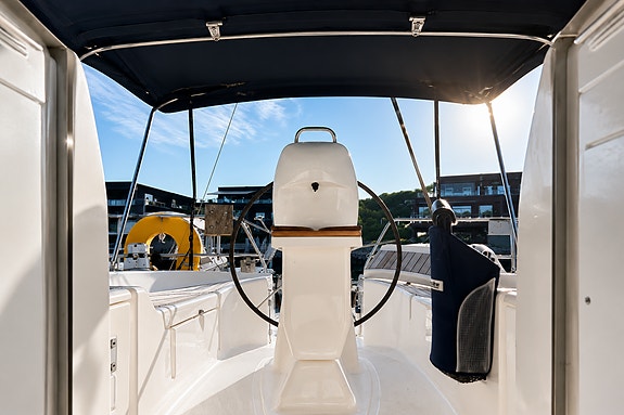 Bavaria Yacht  Cruiser 30 ft. 7 of 7