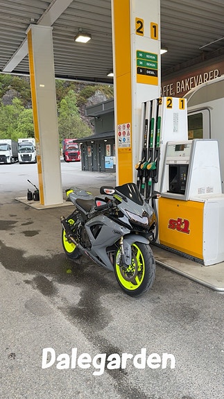 Suzuki GSX-R 600 2 of 4