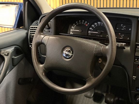 Opel Omega 13 of 30