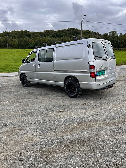 Toyota HiAce 3 of 30
