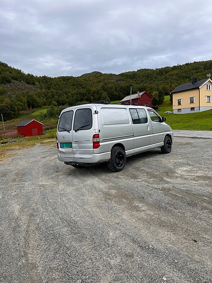 Toyota HiAce 7 of 30