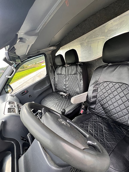 Toyota HiAce 24 of 30
