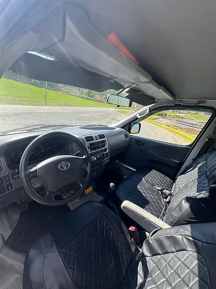Toyota HiAce 20 of 30