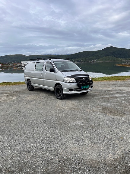 Toyota HiAce 2 of 30