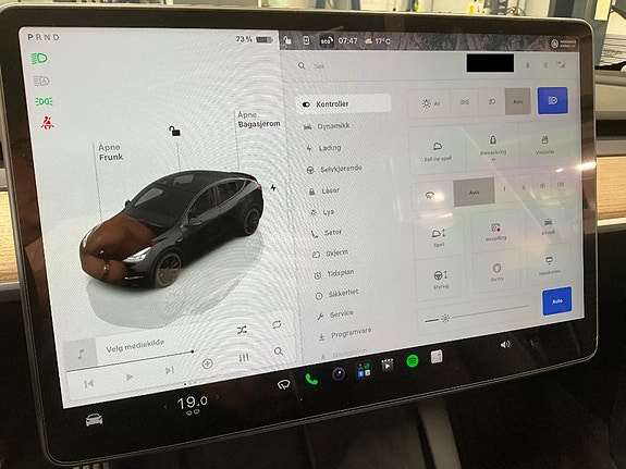 Tesla Model Y 14 of 18