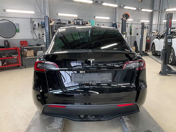 Tesla Model Y 3 of 18