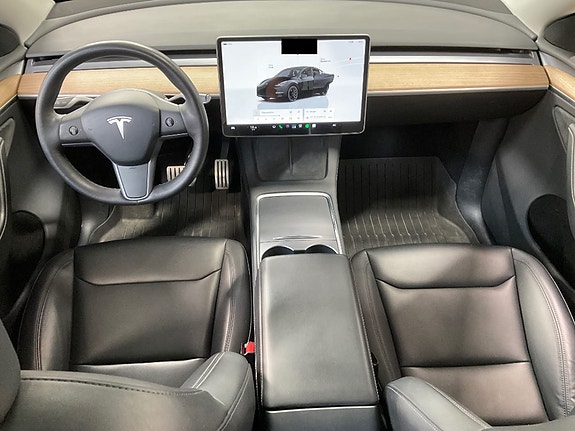 Tesla Model Y 13 of 18