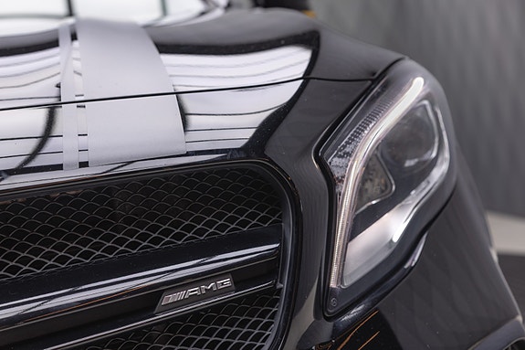 Mercedes-Benz GLA45 5 of 30