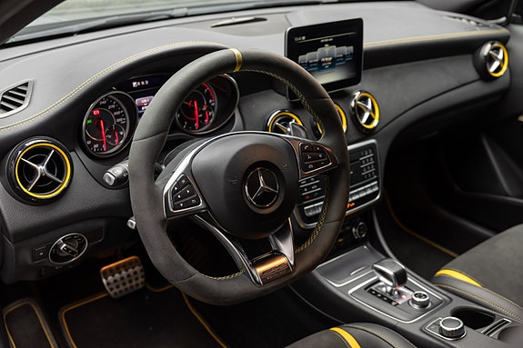 Mercedes-Benz GLA45 20 of 30