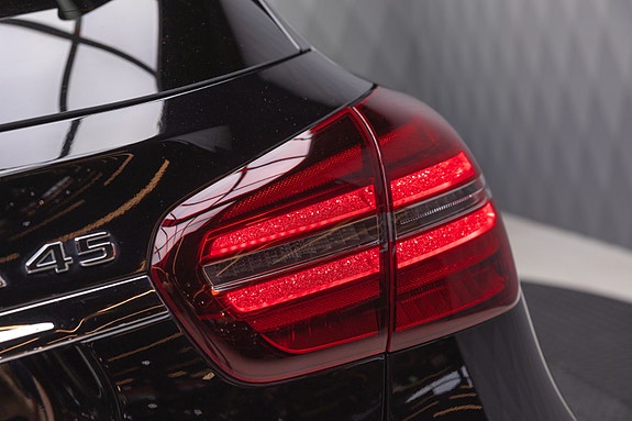 Mercedes-Benz GLA45 9 of 30
