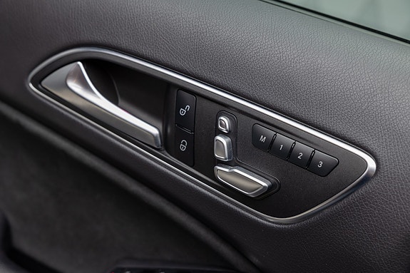 Mercedes-Benz GLA45 16 of 30