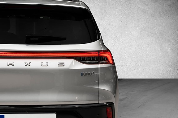 Maxus Euniq 6 9 of 26