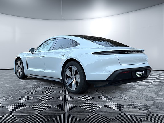 Porsche Taycan 6 of 24