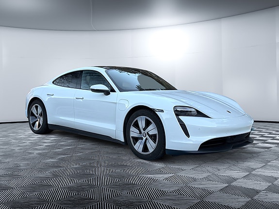 Porsche Taycan 21 of 24