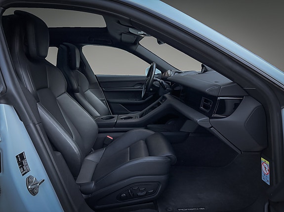 Porsche Taycan 10 of 24