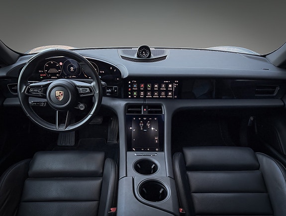 Porsche Taycan 13 of 24