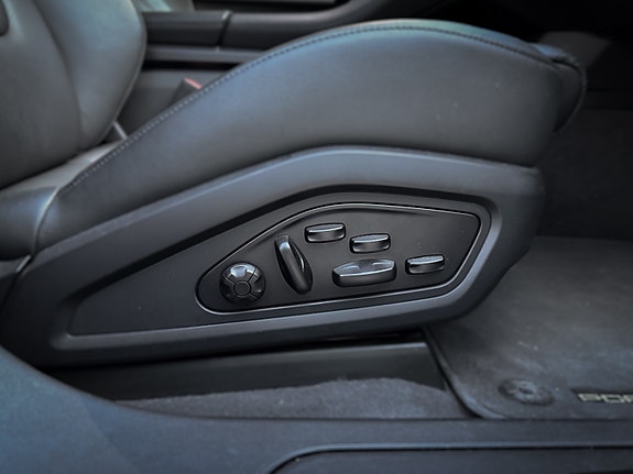 Porsche Taycan 11 of 24